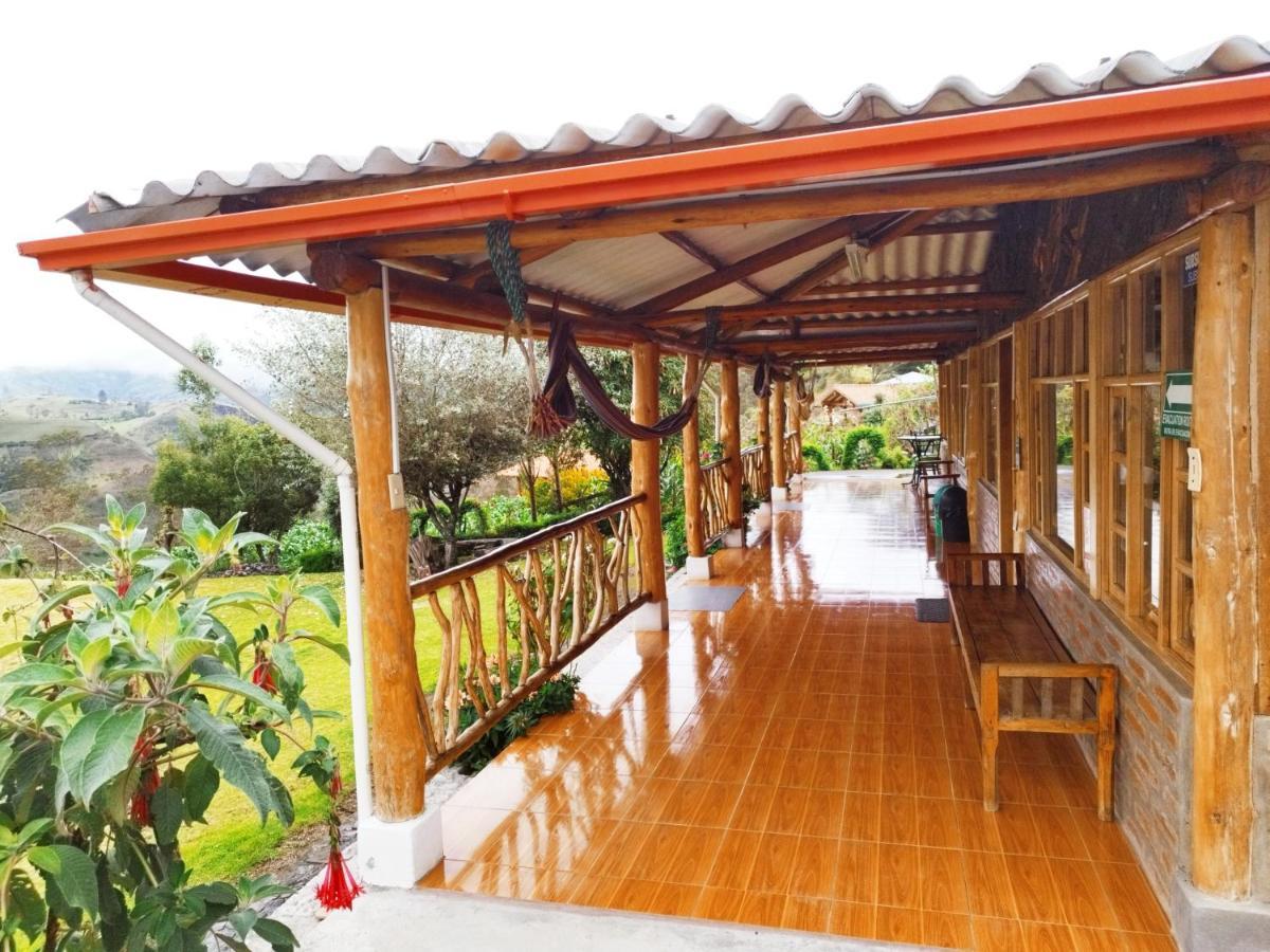 Hostal Taita Cristobal Isinlivi Exteriör bild