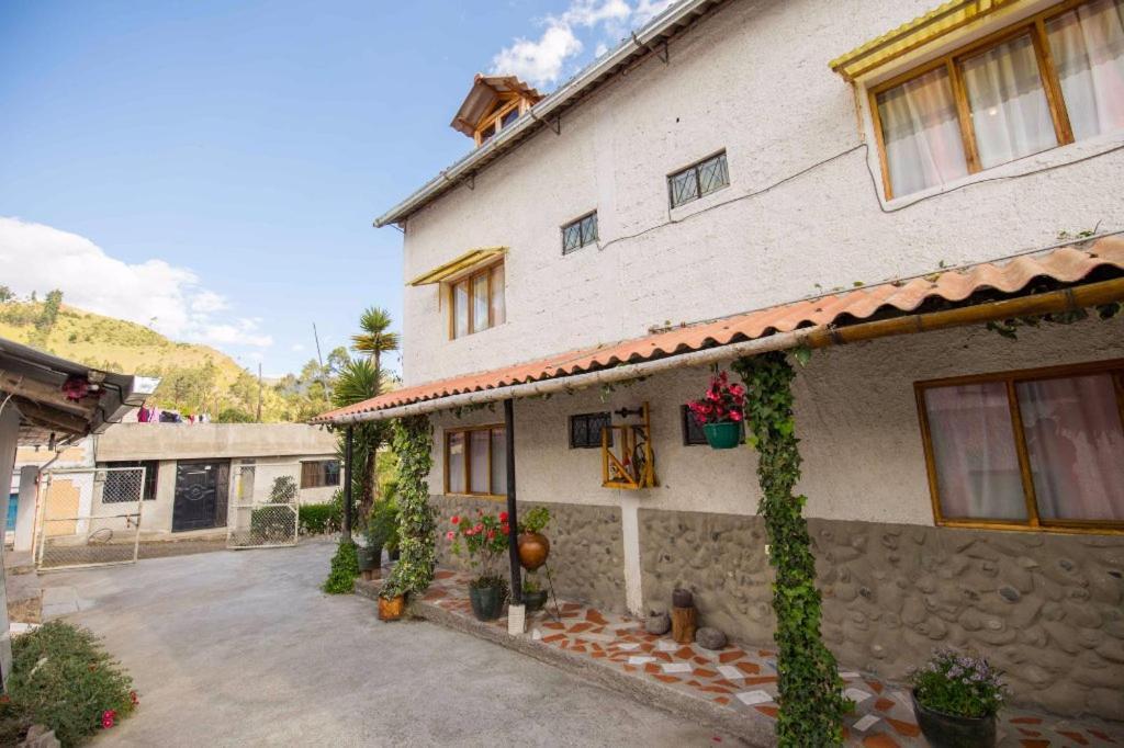 Hostal Taita Cristobal Isinlivi Exteriör bild