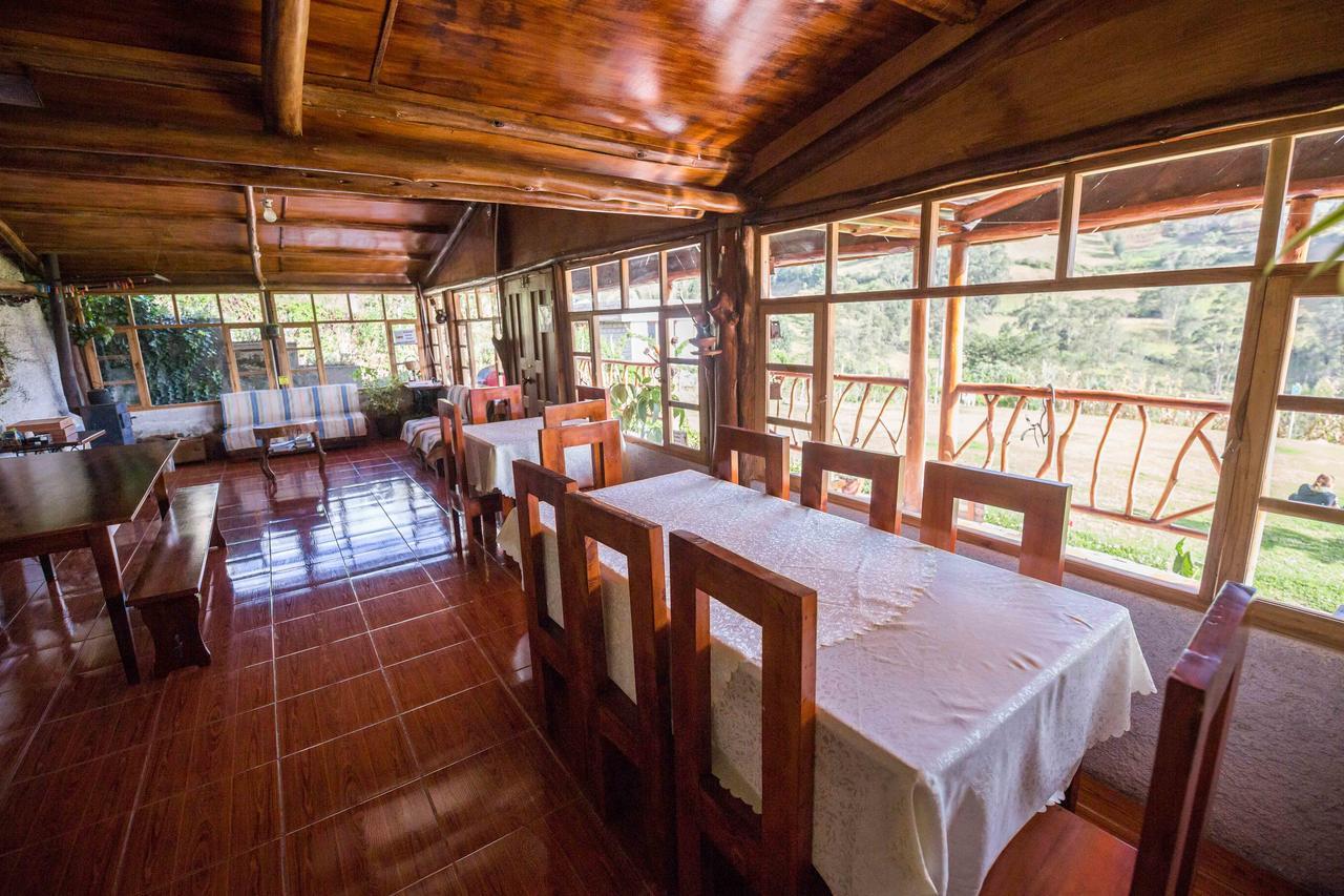 Hostal Taita Cristobal Isinlivi Exteriör bild